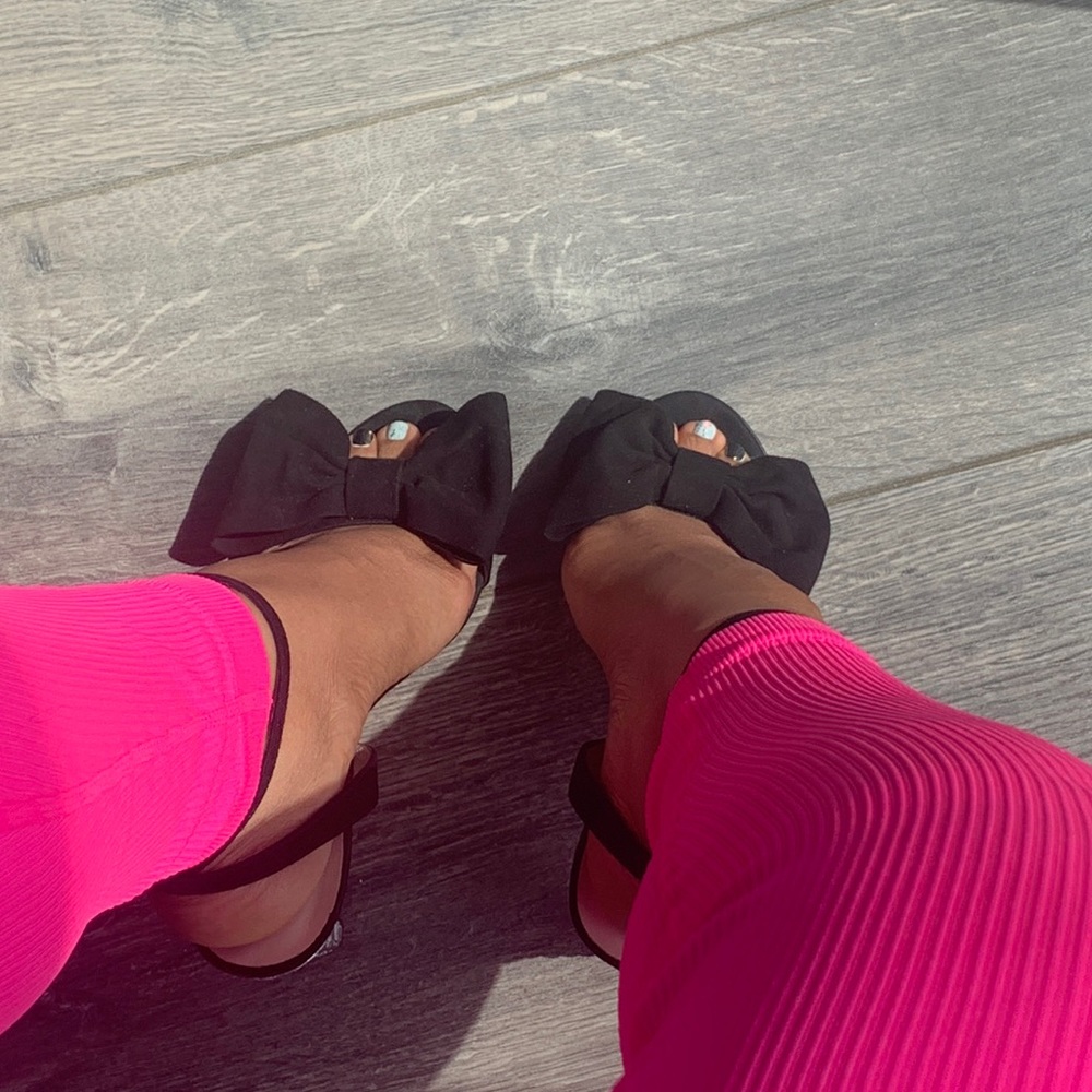 Gorgeous Kate ♠️ black ankle strap ABOUT 4 inch sandal .. excellent condition